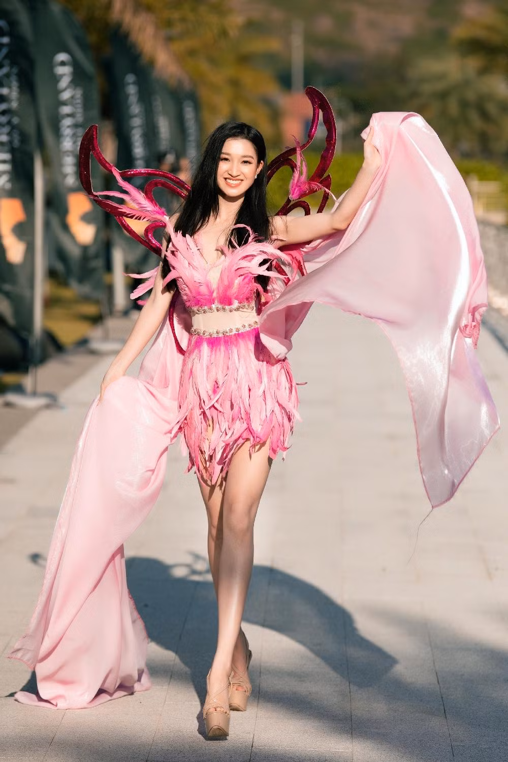 Nguyễn Phương Nhi, cô gái có nhan sắc được ví như "thần tiên tỷ tỷ".