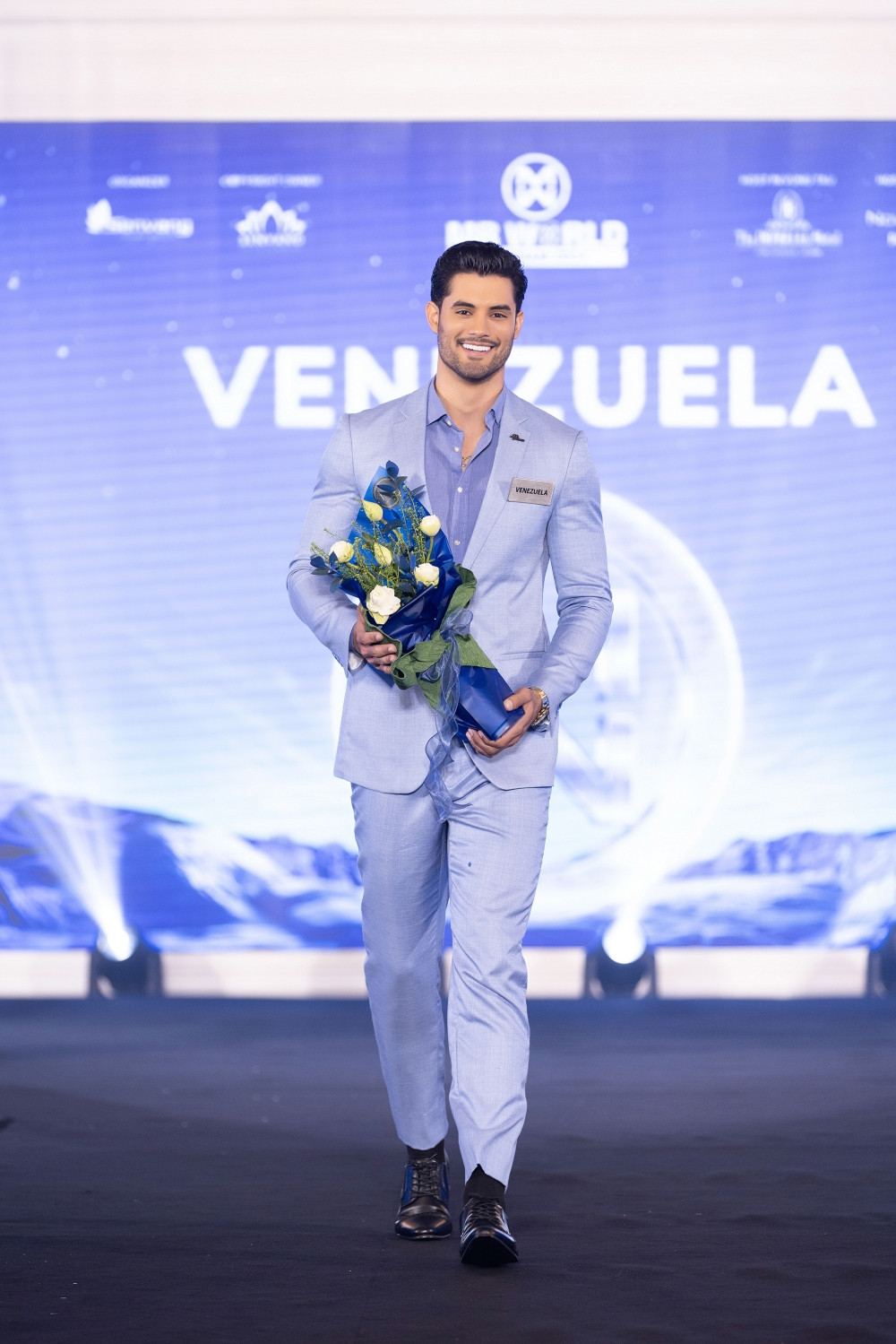 Nam vương Venezuela và Nam vương Pháp. Nam vương Venezuela và Nam vương Pháp.