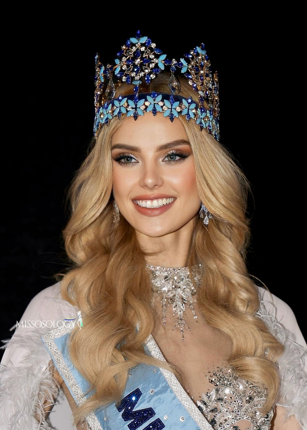 Đương kim Miss World 2023 Krystyna Pyszková người Ba Lan.