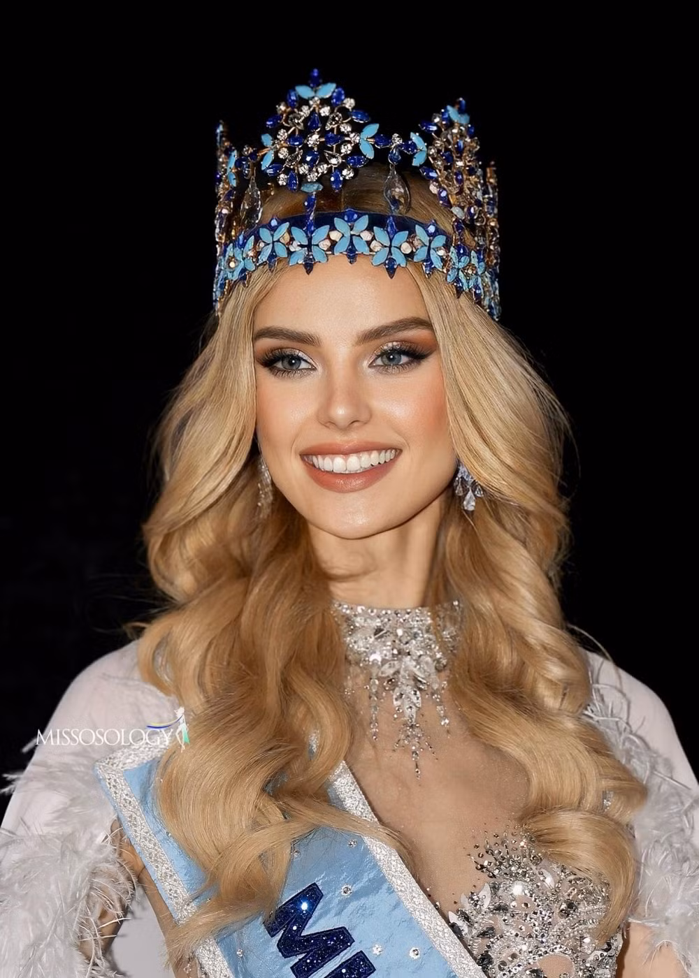 Đương kim Miss World 2023 Krystyna Pyszková người Ba Lan.