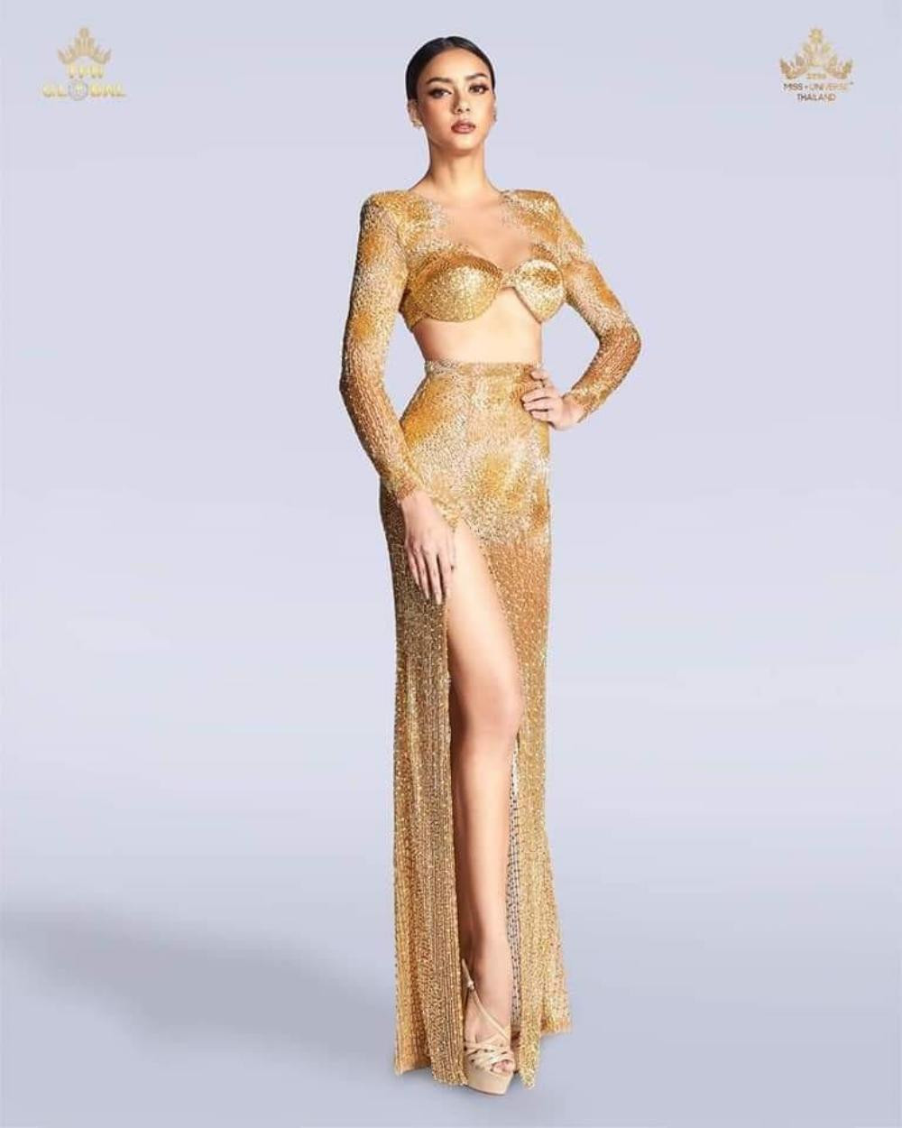 Hình ảnh studio mẫu váy của Hoa hậu Thái Lan đẹp hơn rất nhiều. Hình ảnh studio mẫu váy của Hoa hậu Thái Lan đẹp hơn rất nhiều.