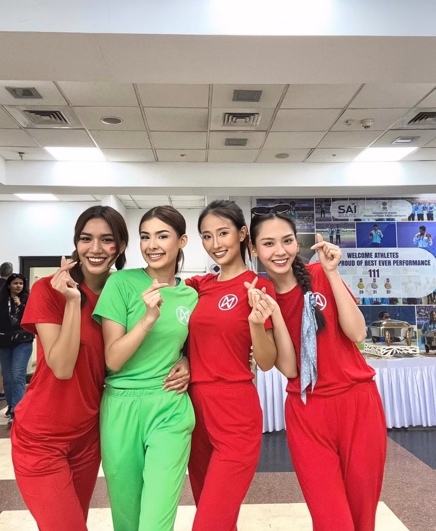 Hoa hậu Mai Phương thuộc team đỏ tại Miss World lần thứ 71. Hoa hậu Mai Phương thuộc team đỏ tại Miss World lần thứ 71.
