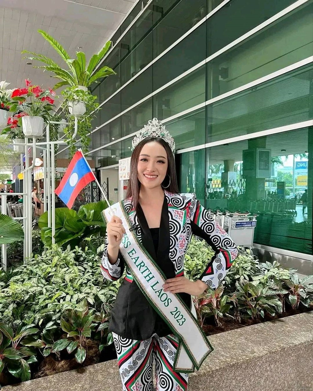 Miss Earth Laos - Hoa hậu Trái Đất Lào 2023 Luz Adriana López cũng đã tới Việt Nam.