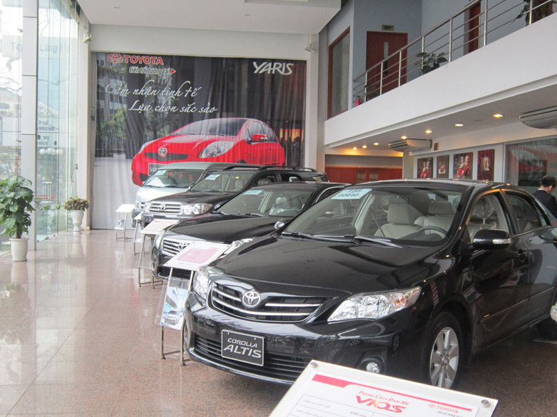 Thị trường ô tô ngoại nhập và trong nước đều ảm đạm. Thị trường ô tô ngoại nhập và trong nước đều ảm đạm