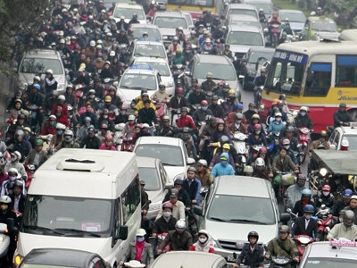 Cảnh tắc đường thường thấy ở nội thành Hà Nội. Ảnh: Hồng Vĩnh.