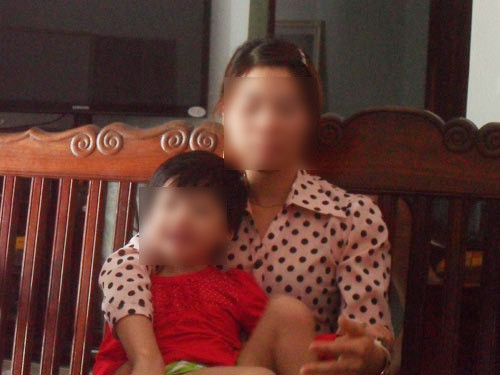 Cháu Gia Linh hơn 3 tuổi nhưng vẫn chưa thể làm giấy khai sinh vì mẹ kết hôn giả với người Hàn Quốc