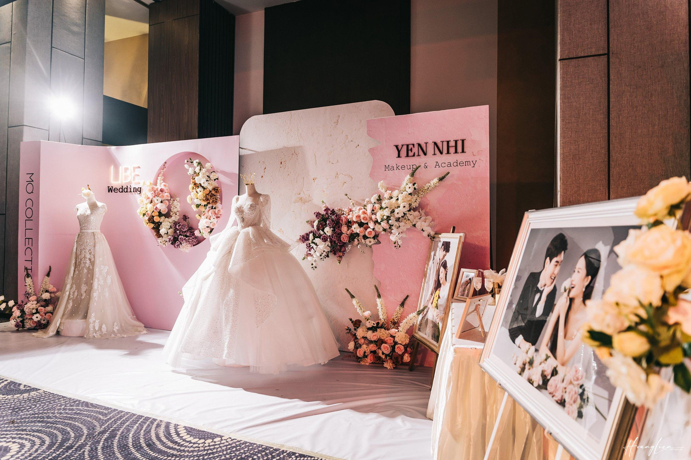Một góc triển lãm thời trang cưới.