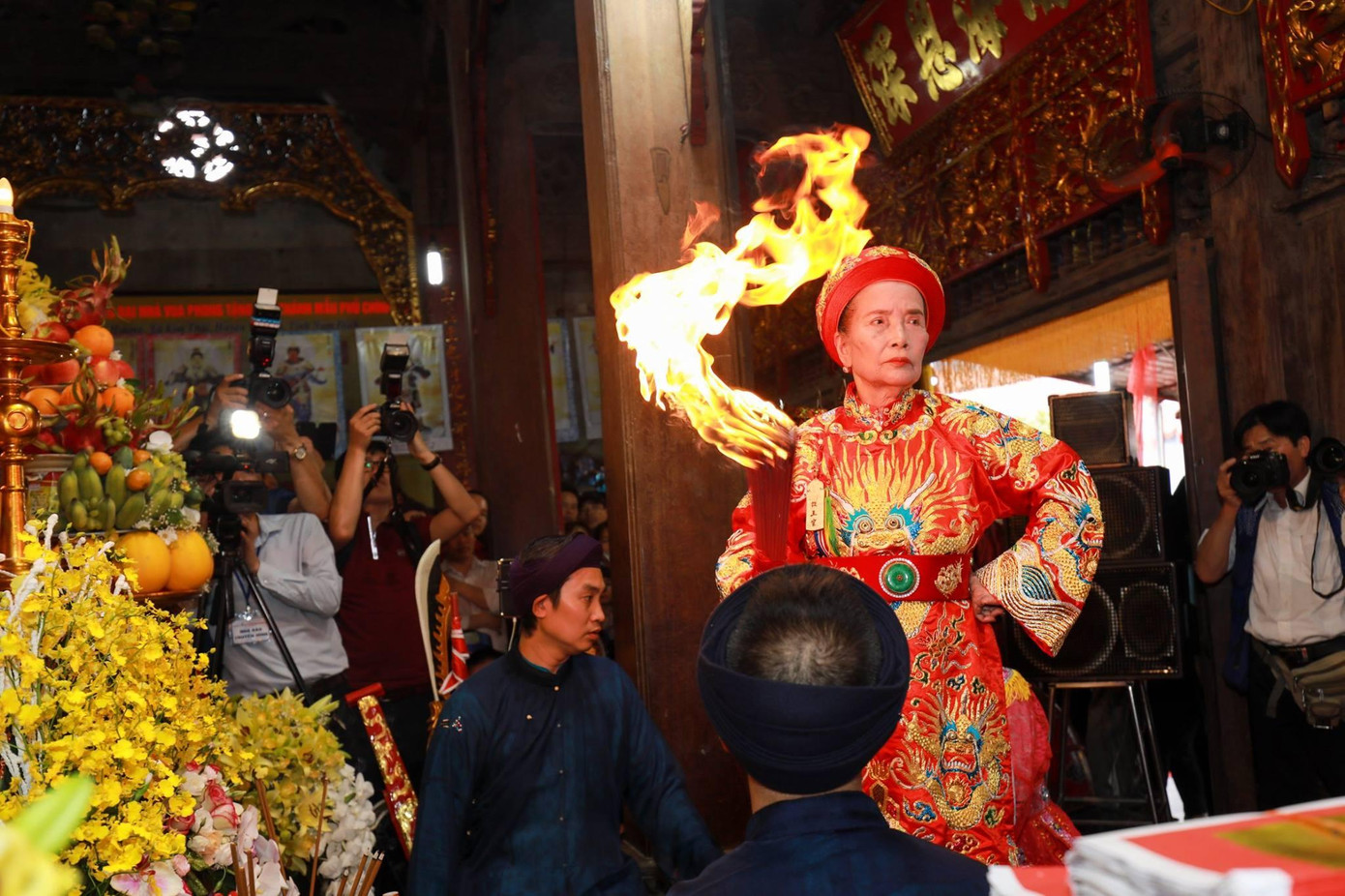 NNƯT Trần Thị Duyên (Bà Đức), xã Kim Thái, huyện Vụ Bản, tỉnh Nam Định được Chủ tịch nước phong tặng danh hiệu NNND ở loại hình Tập quán xã hội và tín ngưỡng. Ảnh: KIM HUỆ. NNƯT Trần Thị Duyên (Bà Đức), xã Kim Thái, huyện Vụ Bản, tỉnh Nam Định được Chủ tịch nước phong tặng danh hiệu NNND ở loại hình Tập quán xã hội và tín ngưỡng. Ảnh: KIM HUỆ.