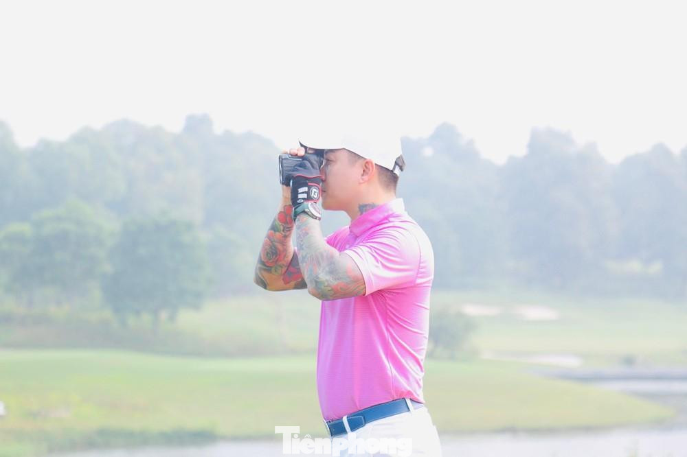 Ca sĩ Tuấn Hưng từng tham gia giải Tiền Phong Golf Championship gây quỹ cho Quỹ Hỗ trợ Tài năng trẻ Việt Nam. Ca sĩ Tuấn Hưng từng tham gia giải Tiền Phong Golf Championship gây quỹ cho Quỹ Hỗ trợ Tài năng trẻ Việt Nam.
