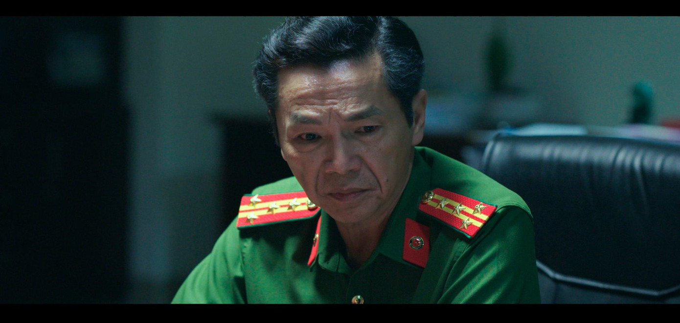 NSND Trung Anh vẫn chưa quen với vai công an. NSND Trung Anh vẫn chưa quen với vai công an.