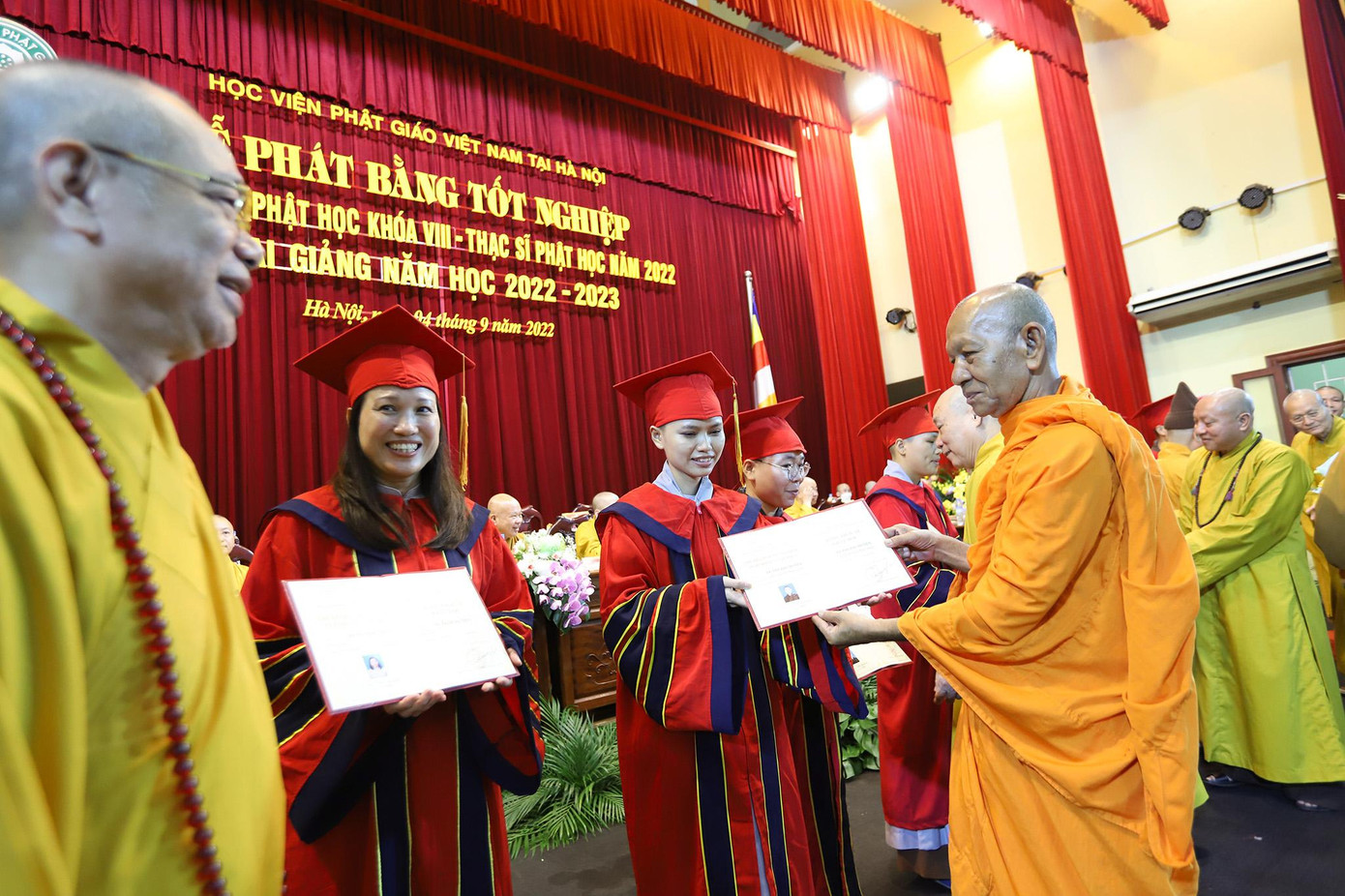 Học viện PGVN tại Hà Nội trao bằng tốt nghiệp cho Cử nhân Phật học khóa VIII, Thạc sĩ Phật học khóa I. Học viện PGVN tại Hà Nội trao bằng tốt nghiệp cho Cử nhân Phật học khóa VIII, Thạc sĩ Phật học khóa I.