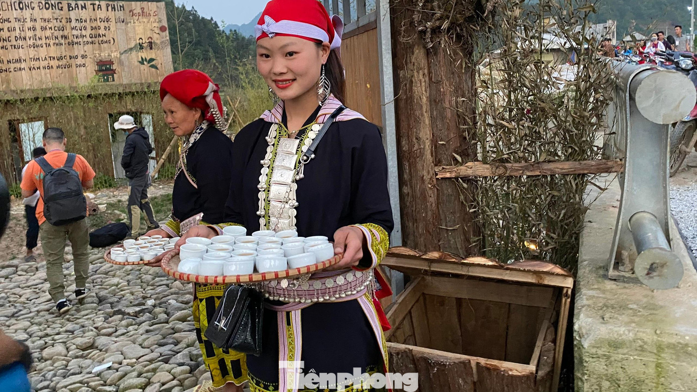 Nhiều nét văn hóa, sinh hoạt đặc trưng của đồng bào Dao được tái hiện trong khuôn khổ Ngày hội. Ảnh: Nguyên Khánh. Nhiều nét văn hóa, sinh hoạt đặc trưng của đồng bào Dao được tái hiện trong khuôn khổ Ngày hội. Ảnh: Nguyên Khánh.