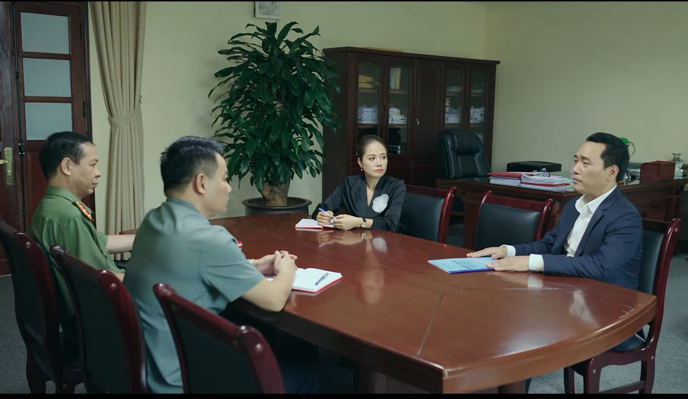 Bí thư Bình nhận trách nhiệm vì đã buông lỏng công tác quản lý cán bộ. Ảnh: CMH.