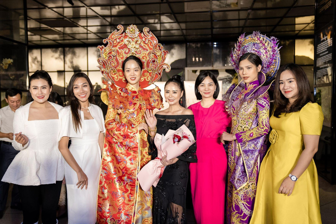 Các nhà thiết kế lấy cảm hứng từ tinh hoa di sản làng nghề Việt đưa vào các thiết kế.