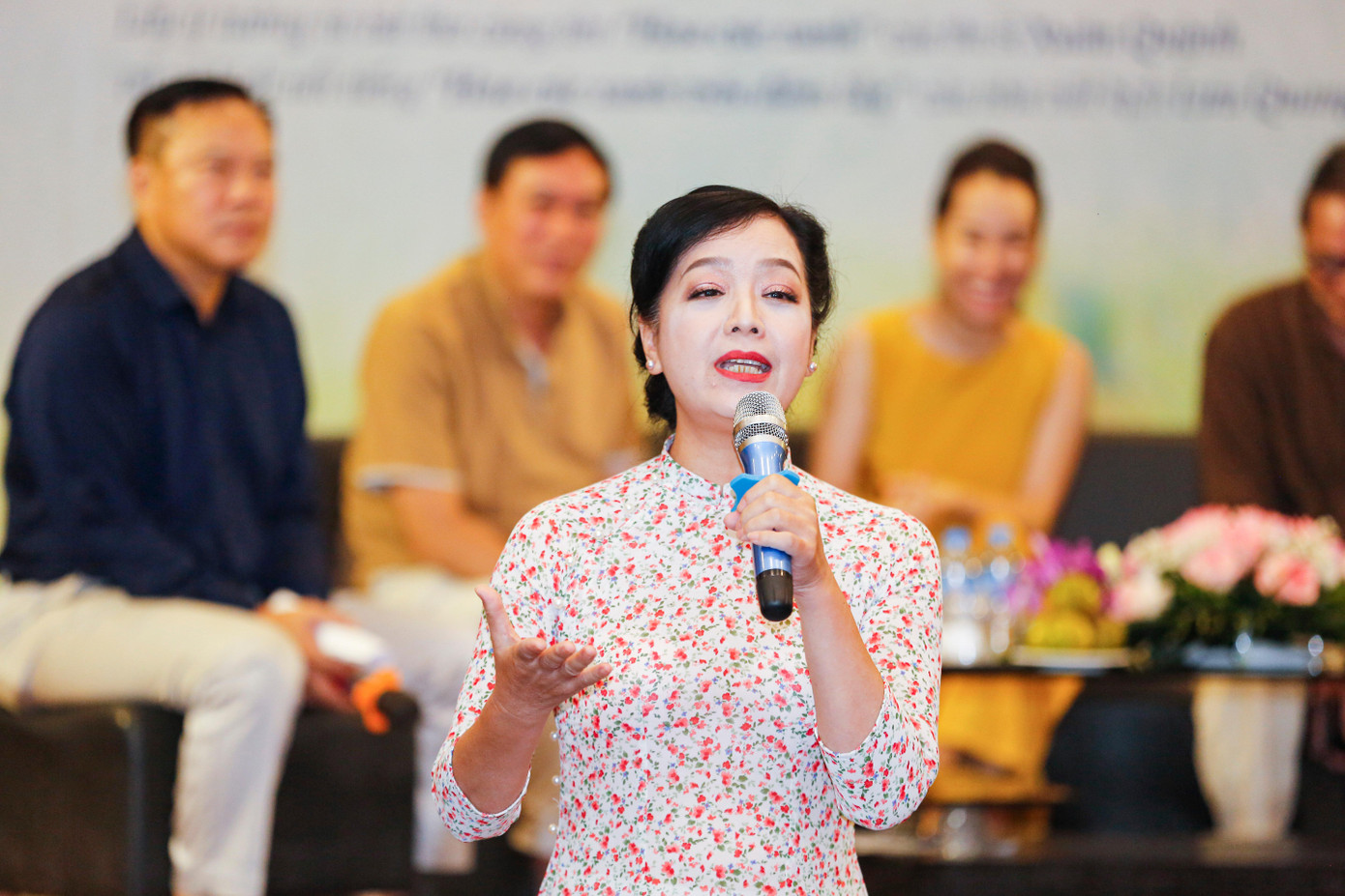 NSƯT Chiều Xuân xúc động đọc bài thơ Sóng của Xuân Quỳnh. Ảnh: BTC.