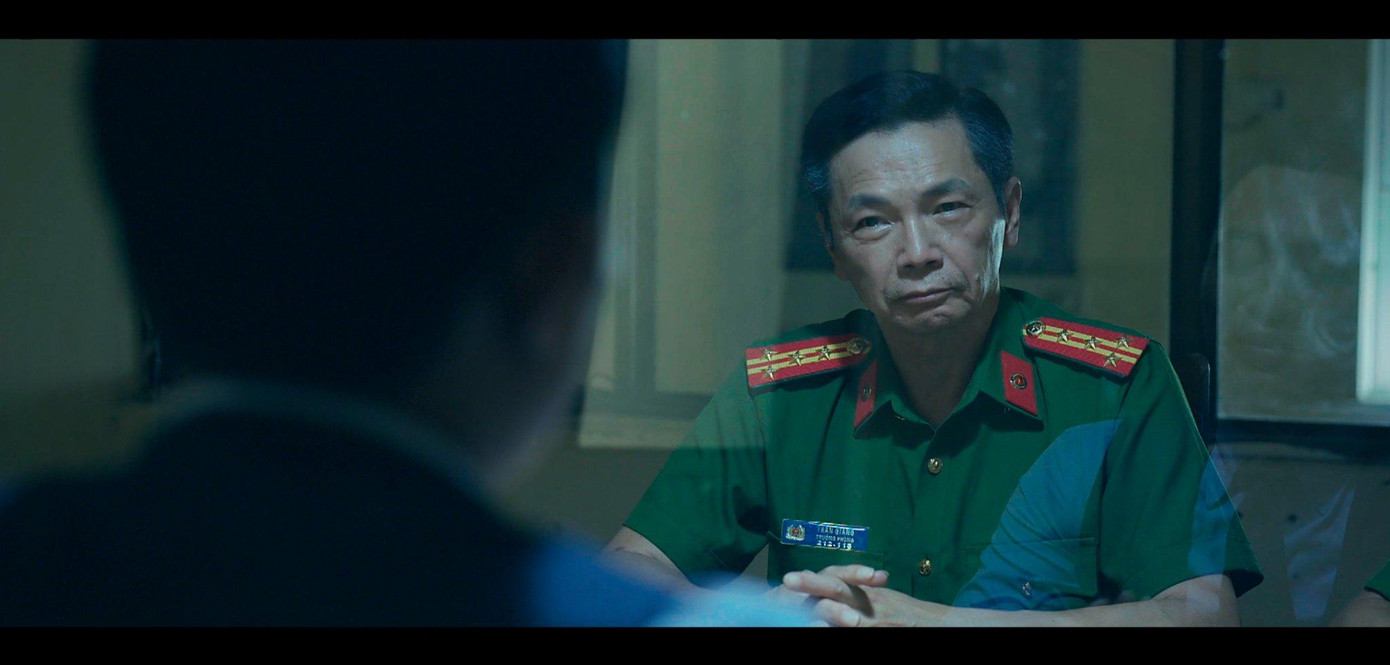 Sự tung hứng rất tinh tế mà các nghệ sĩ, diễn viên tranh thủ trong từng cảnh đấu trí với tội phạm. Sự tung hứng rất tinh tế mà các nghệ sĩ, diễn viên tranh thủ trong từng cảnh đấu trí với tội phạm.