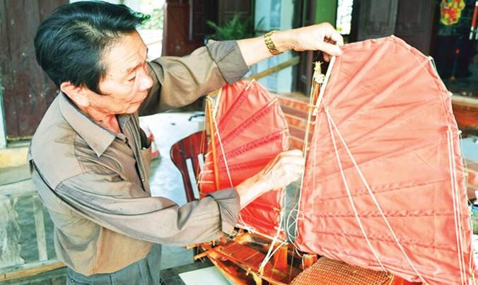 Nghệ nhân Lê Đức Chắn (Quảng Ninh). Ảnh: HOÀNG DƯƠNG. Nghệ nhân Lê Đức Chắn (Quảng Ninh). Ảnh: HOÀNG DƯƠNG.