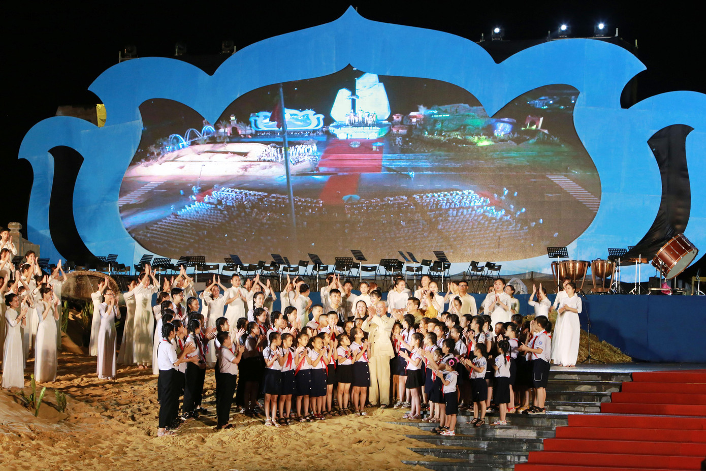 Tái hiện hình ảnh Bác Hồ về thăm Quảng Bình trong chương trình nghệ thuật “Xin nguyện cùng Người vươn tới mãi”