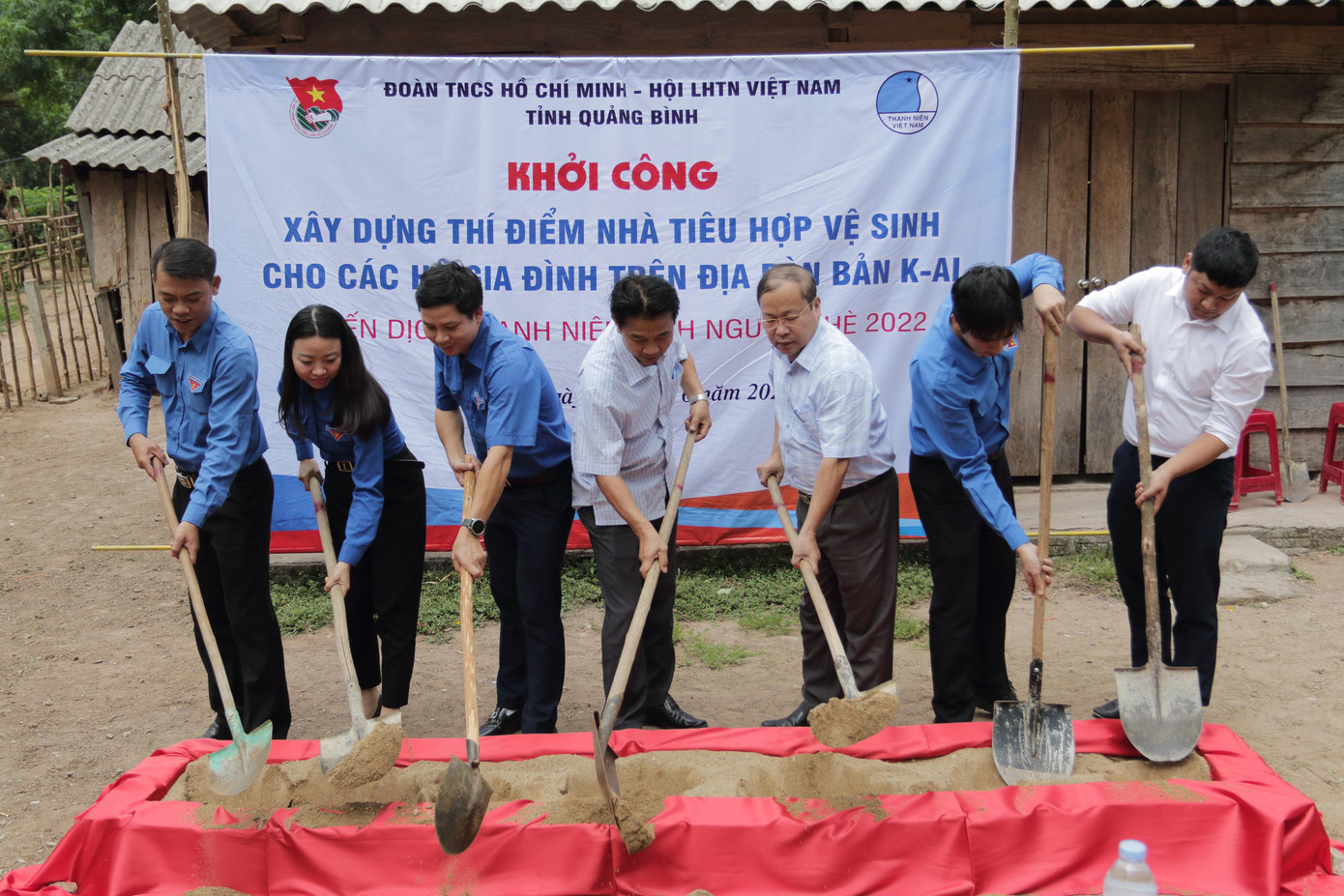 Khởi công xây dựng thí điểm nhà tiêu hợp vệ sinh cho các hộ gia đình trên địa bàn bản K'Ai xã Dân Hóa (Minh Hóa - Quảng Bình) Khởi công xây dựng thí điểm nhà tiêu hợp vệ sinh cho các hộ gia đình trên địa bàn bản K'Ai xã Dân Hóa (Minh Hóa - Quảng Bình)