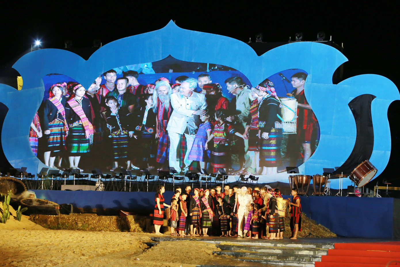 65 năm, bà con dân tộc Vân Kiều - Pa Kô được mang họ Hồ