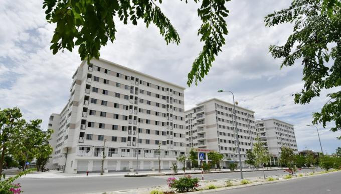 Đề nghị bỏ quy định nộp bằng tiền đối với quỹ đất 20%. Ngoài ra, chủ đầu tư dự án nhà ở thương mại không phân biệt quy mô diện tích được lựa chọn, hoặc xây dựng nhà ở xã hội trên quỹ đất 20% trong dự án; Đề nghị bỏ quy định nộp bằng tiền đối với quỹ đất 20%. Ngoài ra, chủ đầu tư dự án nhà ở thương mại không phân biệt quy mô diện tích được lựa chọn, hoặc xây dựng nhà ở xã hội trên quỹ đất 20% trong dự án;