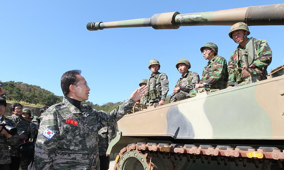 Tổng thống Hàn Quốc bất ngờ thị sát đảo tiền tiêu 