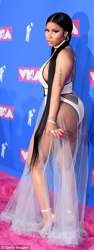 Nicki Minaj phô đường cong 'bỏng mắt' hút rừng ống kính ảnh 2