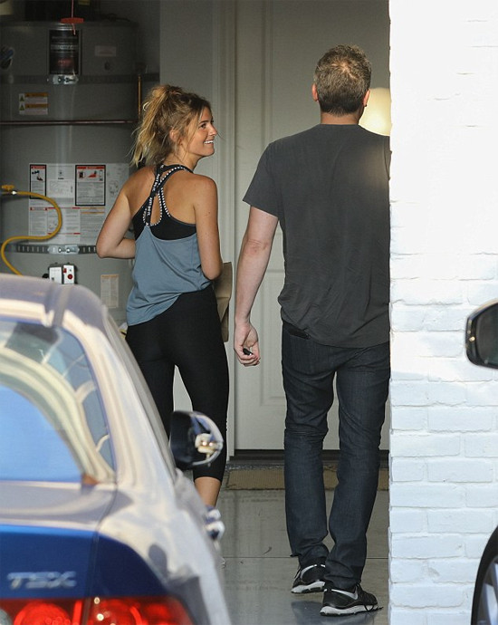 Thân hình nóng bỏng của siêu mẫu Playboy - tình mới của Ben Affleck ảnh 2