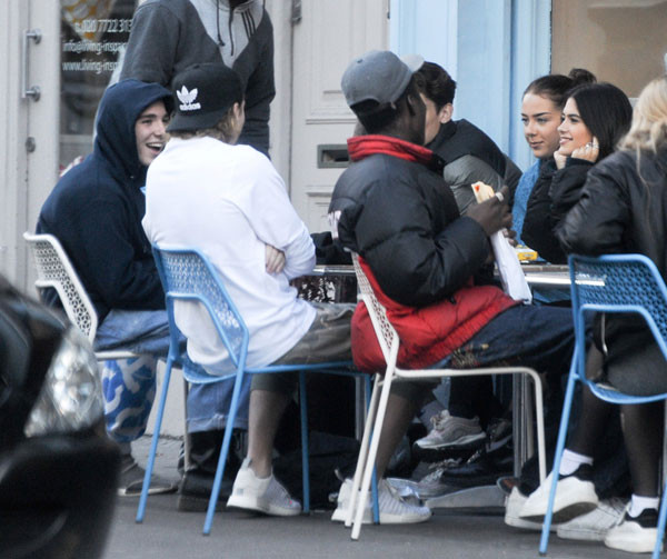 Chân dài Kim Turnbull khoe dáng siêu mẫu như tạc tượng ảnh 4