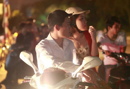 Hai người dừng xem . Hai người dừng xem