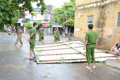 Nam Định tan hoang sau bão số 1 ảnh 5