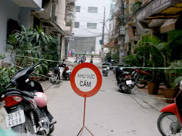 Lực lượng chức năng phong tỏa khu vực nguy hiểm