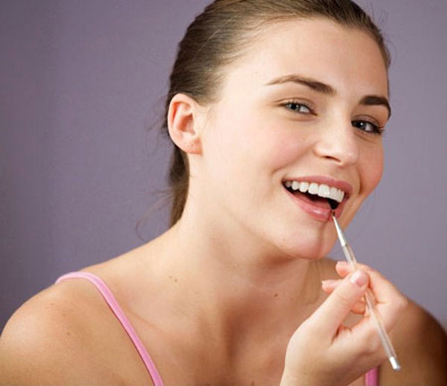 Son bóng môi chỉ cần một cây là đủ. Son bóng môi chỉ cần một cây là đủ