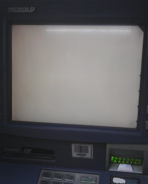 Màn hình ATM đánh đố người dân khi trống trơn không hiển thị gì