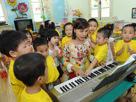 Giờ học nhạc của các cháu trường mầm non Thanh Xuân Bắc, Hà Nội. Ảnh : Hồng Vĩnh