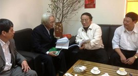 Trần Đăng Khoa tiếp bạn văn