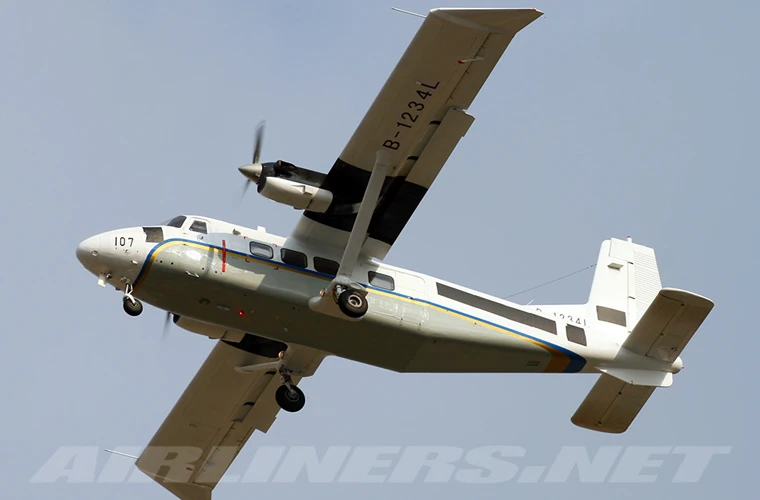 Hiện nay, Tập đoàn Cáp Nhĩ Tân đã sản xuất 9 biến thể máy bay cánh quạt Y-12. Cục Hải dương Trung Quốc (SOA) chủ yếu sử dụng biến thể Y-12 IV với một chút cải tiến ở đầu mút cánh và tăng thêm trọng lượng cất cánh tối đa (chở được 19 hành khách)