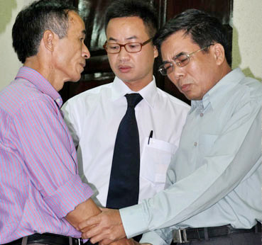 Ông Nguyễn Đức Hùng (ngoài cùng bên phải)