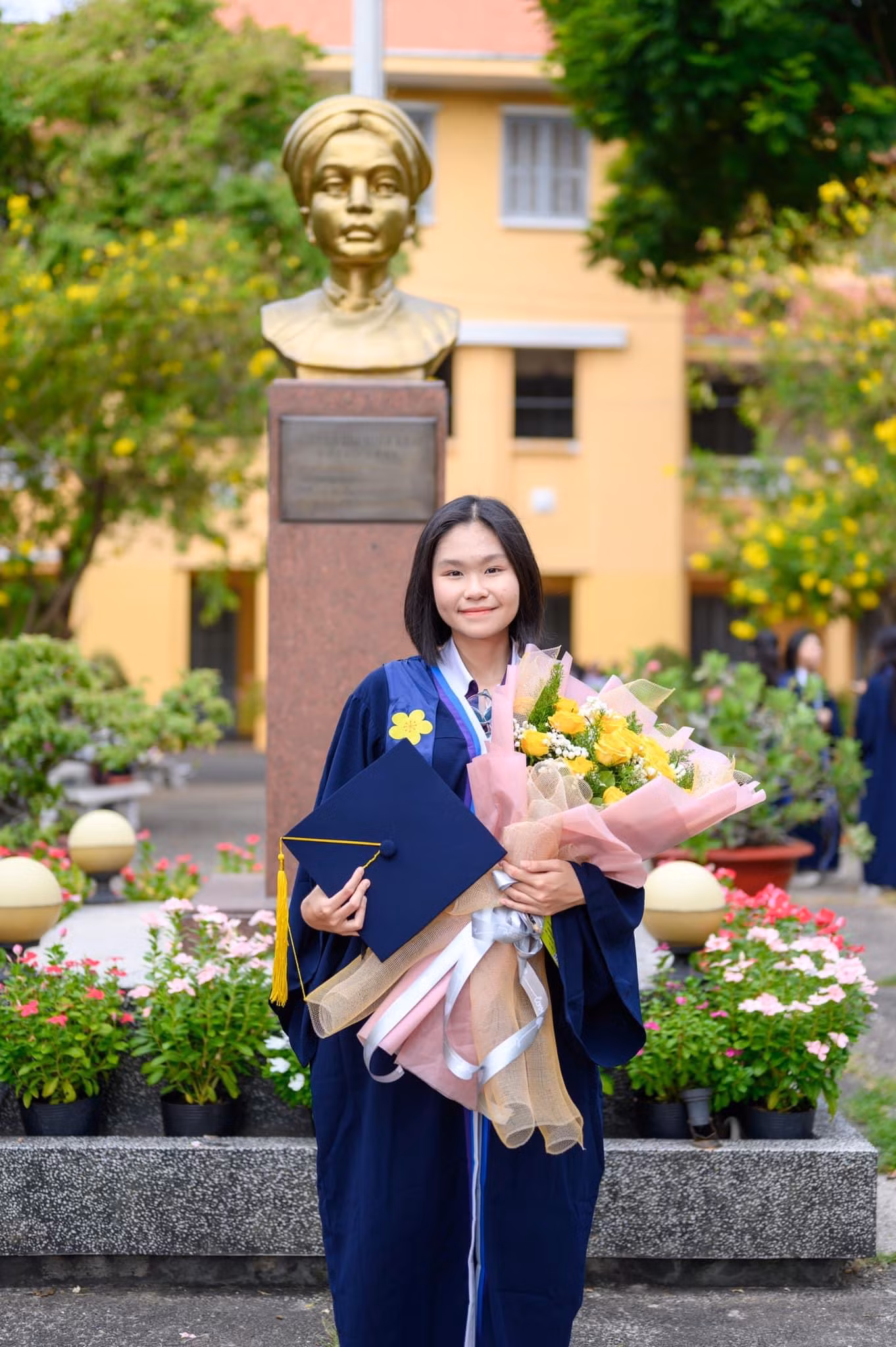 Ngọc Hoa trong lễ tốt nghiệp THPT Nguyễn Thị Minh Khai. Ảnh: NVCC Ngọc Hoa trong lễ tốt nghiệp THPT Nguyễn Thị Minh Khai. Ảnh: NVCC