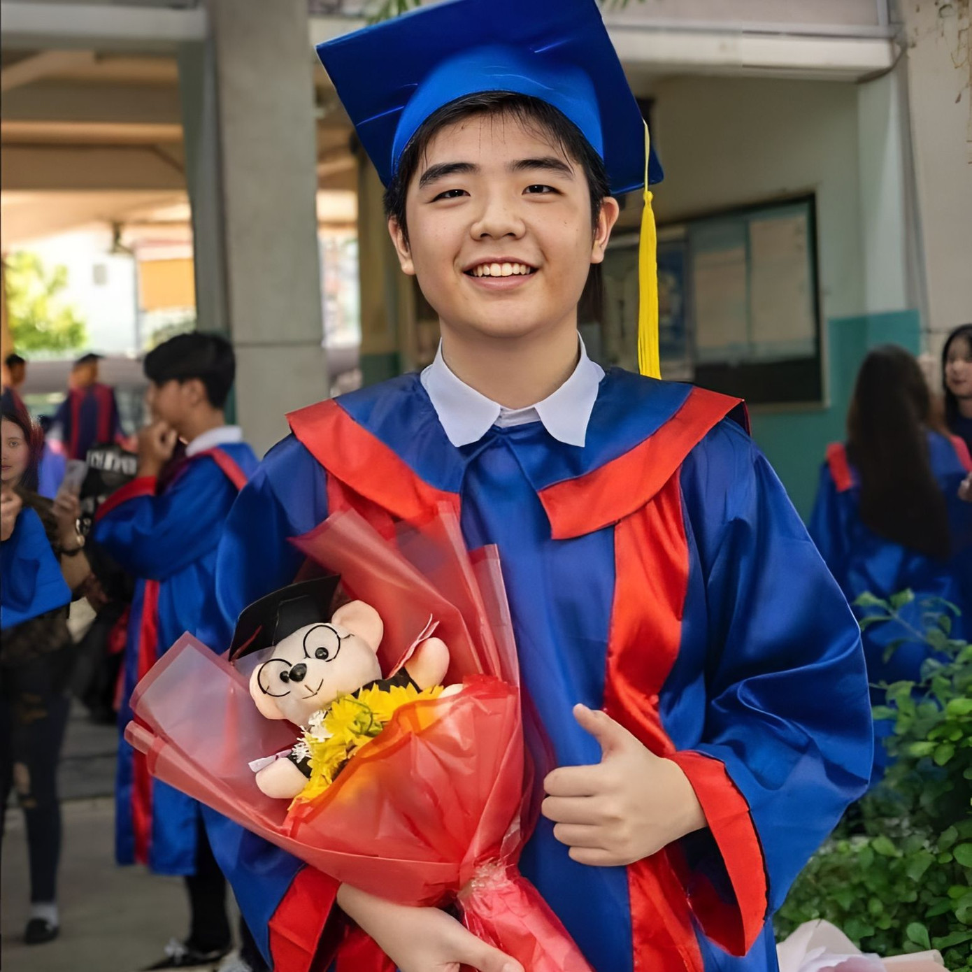 Bạn Lương Minh Trí đang làm quen dần với cuộc sống của học sinh THPT.