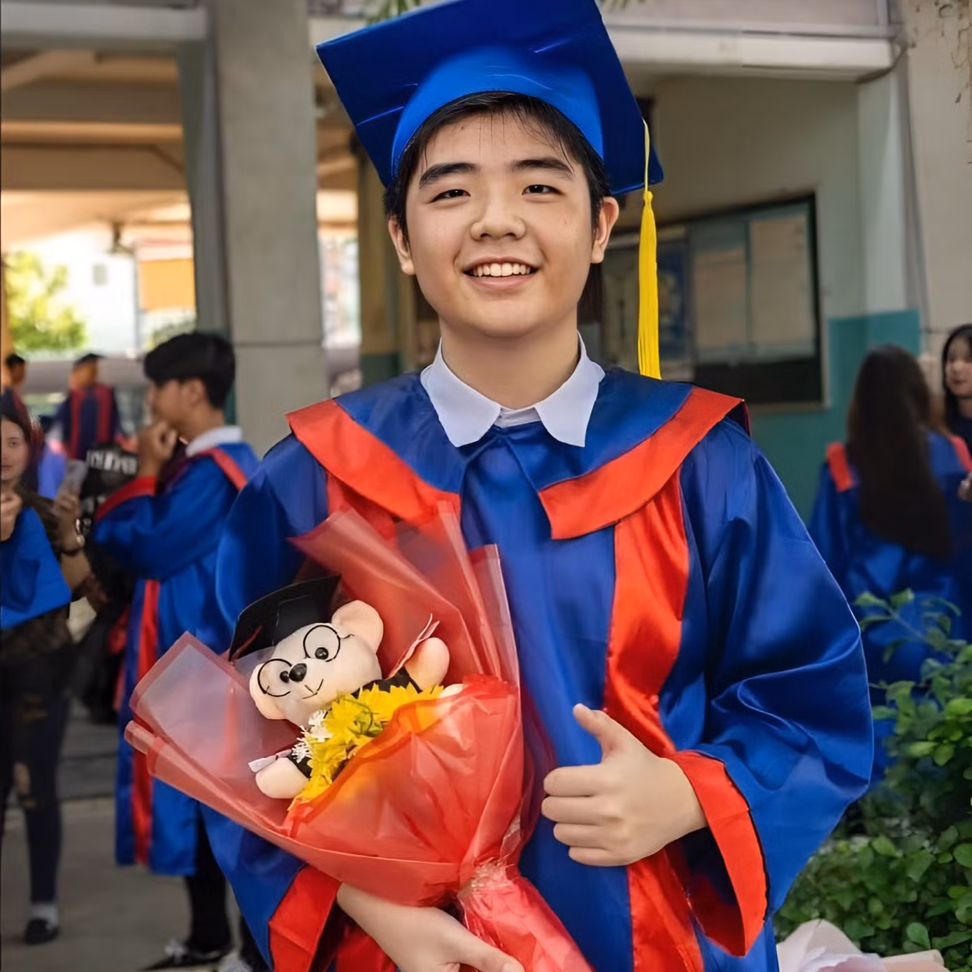 Bạn Lương Minh Trí đang làm quen dần với cuộc sống của học sinh THPT.
