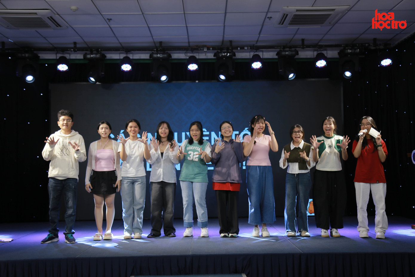 Các bạn thí sinh hào hứng tham gia hoạt động nhận diện bản thân của chị Ngọc Vân. Các bạn thí sinh hào hứng tham gia hoạt động nhận diện bản thân của chị Ngọc Vân.