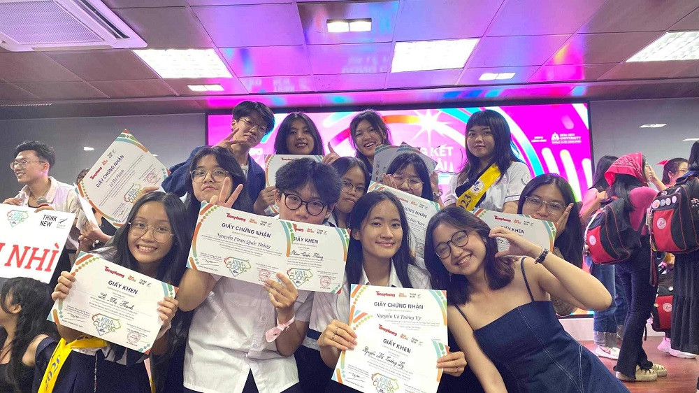 Chương trình Thử Thách Kim Cương 2023 do báo Hoa Học Trò tổ chức. Chương trình Thử Thách Kim Cương 2023 do báo Hoa Học Trò tổ chức.