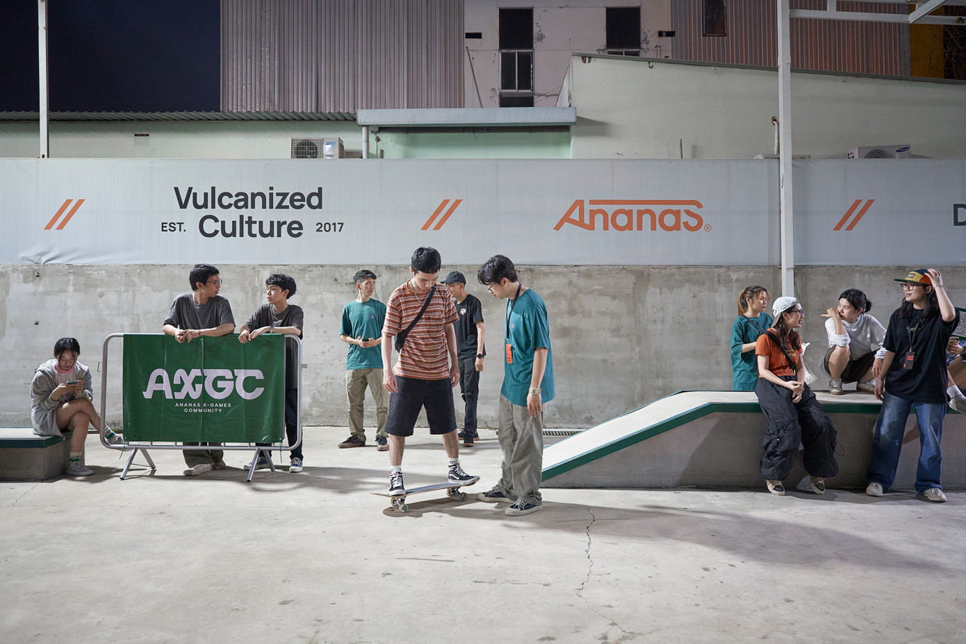 Anh Tùng hướng dẫn các bạn tại Workshop của AXGC. Ảnh: NVCC