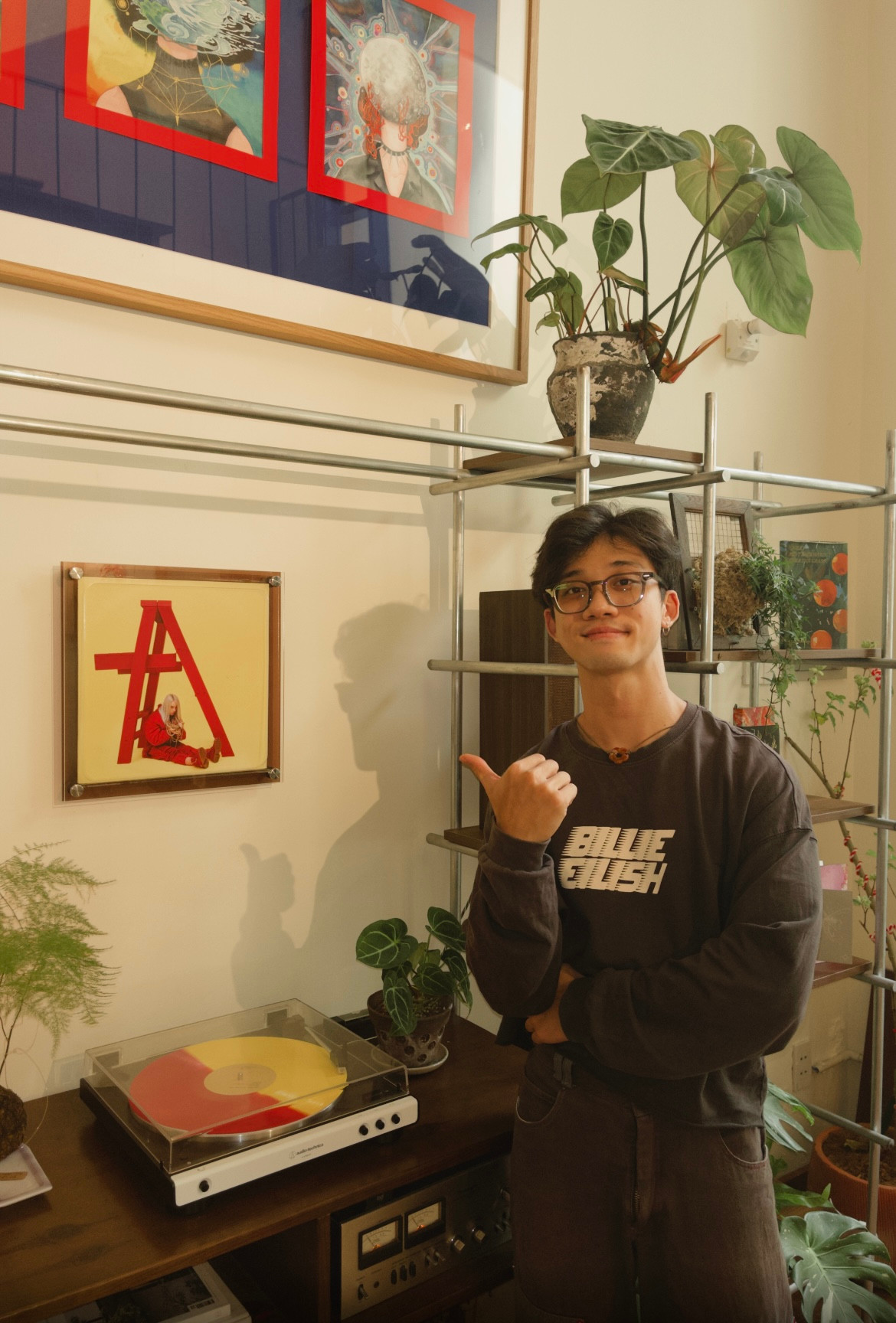 Các Avocados hẳn nhận ra anh Đạt chính là một "fan cứng" của Billie Eilish. Các Avocados hẳn nhận ra anh Đạt chính là một "fan cứng" của Billie Eilish.