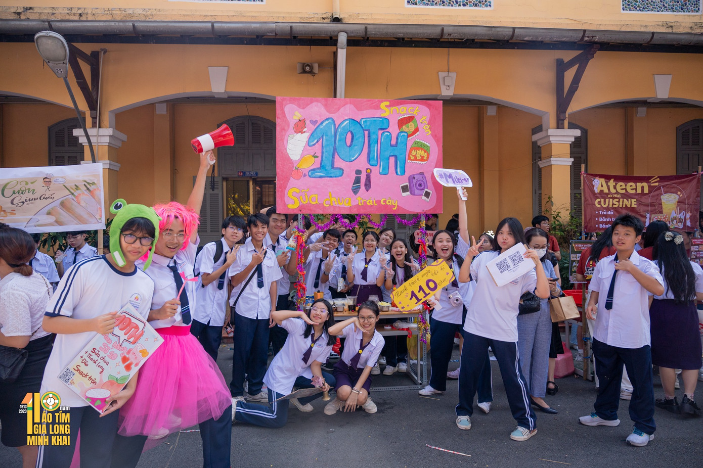 Gian hàng của lớp 10TH. Ảnh: 110 năm Áo Tím - Gia Long - Minh Khai. Gian hàng của lớp 10TH. Ảnh: 110 năm Áo Tím - Gia Long - Minh Khai.