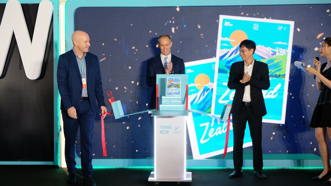 Nghi thức khai mạc ngày hội và chính thức ra mắt sách Đến New Zealand đón bình minh mới. Ảnh: Kim Bảo Nghi thức khai mạc ngày hội và chính thức ra mắt sách Đến New Zealand đón bình minh mới. Ảnh: Kim Bảo