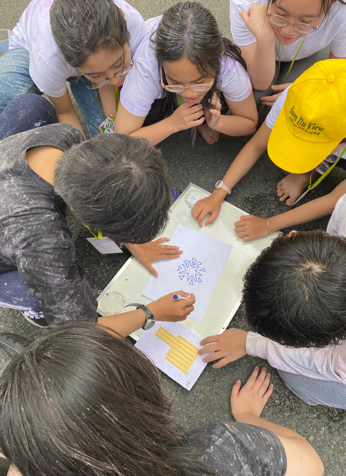 Những màn đấu trí giải mật thư "nhức nhức cái đầu".