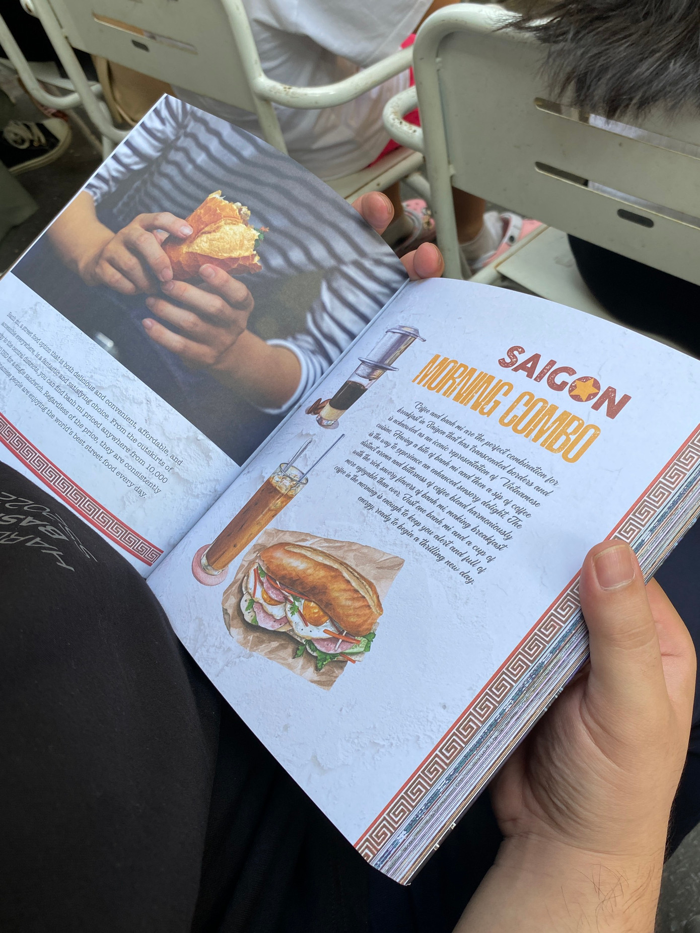 Combo "khó cưỡng" trong quyển sách ẩm thực mang tên "bánh mì và cà phơ". Ảnh: Hoàng Mai Combo "khó cưỡng" trong quyển sách ẩm thực mang tên "bánh mì và cà phơ". Ảnh: Hoàng Mai