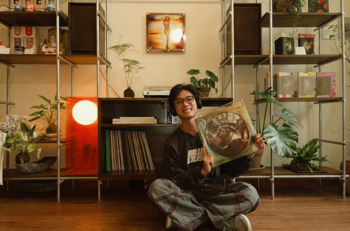 Anh Đạt được nuôi dưỡng niềm đam mê âm nhạc từ chính gia đình. Anh Đạt được nuôi dưỡng niềm đam mê âm nhạc từ chính gia đình.